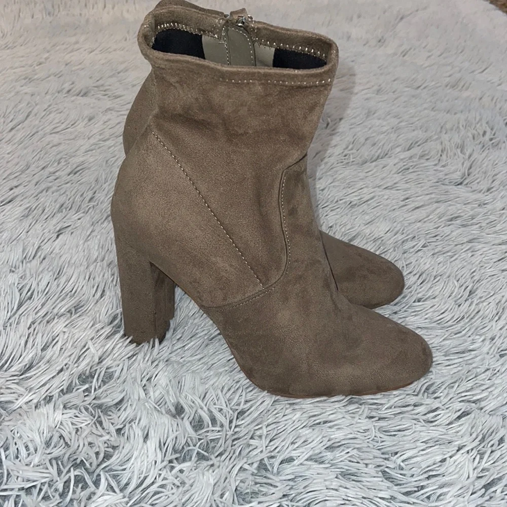 Steve Madden heeled booties. Size 7/12 - Picture 1 of 9